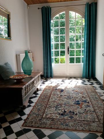 Maison
                                                                                                                                                                                                                                                                                                                        7 pièce(s)                                                                                                                                                                                                          5 chambre(s)                                                                                                                                                                                                          200  m²