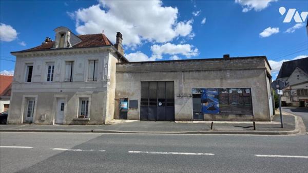 Maison de ville avec grand Hangar/atelier