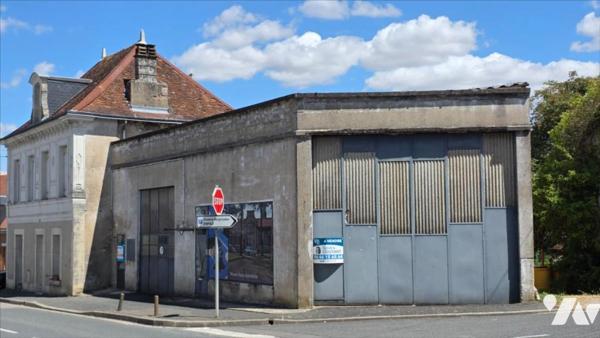 Maison de ville avec grand Hangar/atelier