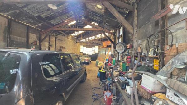 Maison de ville avec grand Hangar/atelier
