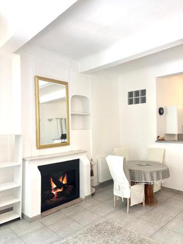 STUDIO MEUBLÉ 26m² – IMMEUBLE HAUSSMANNIEN – AUPS CENTRE