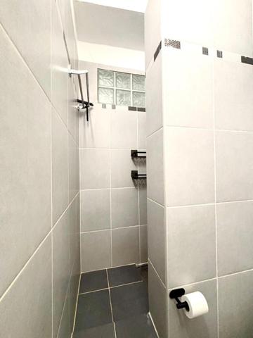 STUDIO MEUBLÉ 26m² – IMMEUBLE HAUSSMANNIEN – AUPS CENTRE