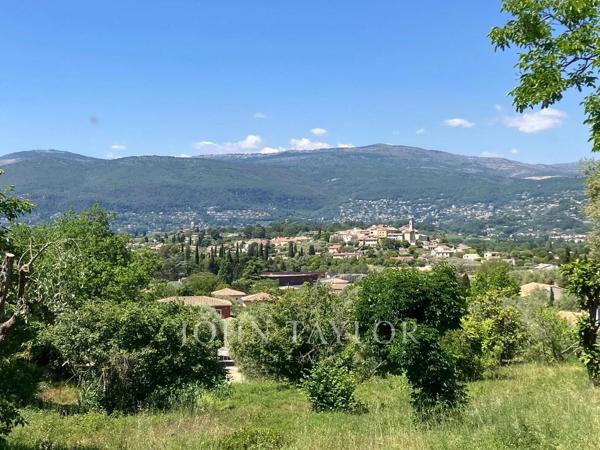 Terrain à bâtir avec vue panoramique dans le secteur de Castellaras