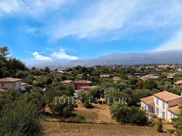 Terrain à bâtir avec vue panoramique dans le secteur de Castellaras