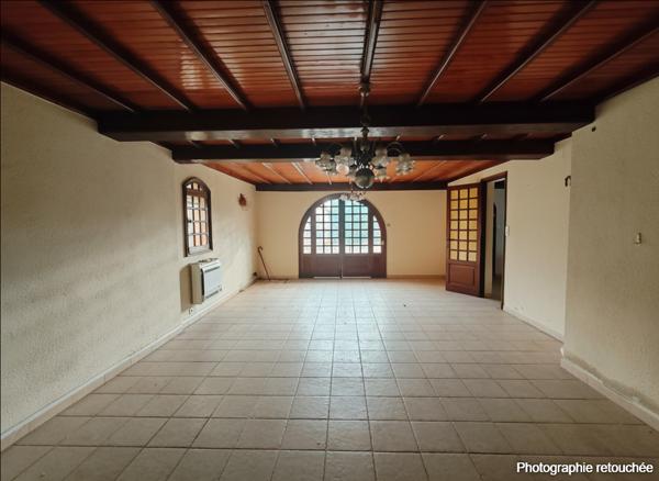 Arles (13200) A proximité du centre d'Arles et de toutes commodités, maison de construction traditionnelle de 241 m² habitab