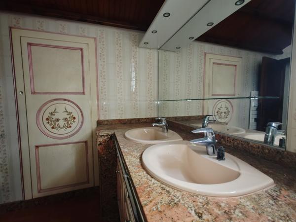 Arles (13200) A proximité du centre d'Arles et de toutes commodités, maison de construction traditionnelle de 241 m² habitab