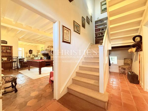 Une demeure du XVIIIᵉ siècle où la pierre et l’eau se répondent.