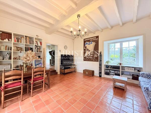 Une demeure du XVIIIᵉ siècle où la pierre et l’eau se répondent.