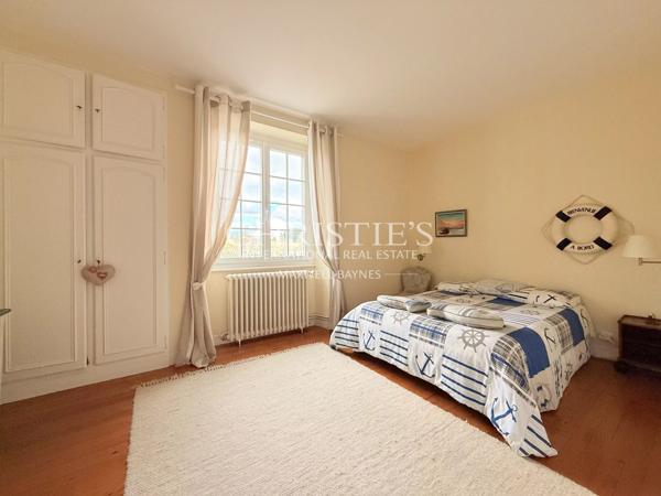 Une demeure du XVIIIᵉ siècle où la pierre et l’eau se répondent.