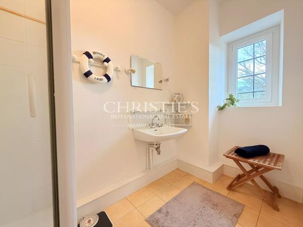 Une demeure du XVIIIᵉ siècle où la pierre et l’eau se répondent.