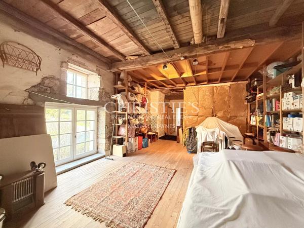 Une demeure du XVIIIᵉ siècle où la pierre et l’eau se répondent.