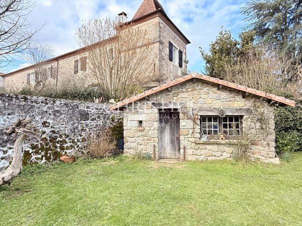 Une demeure du XVIIIᵉ siècle où la pierre et l’eau se répondent.