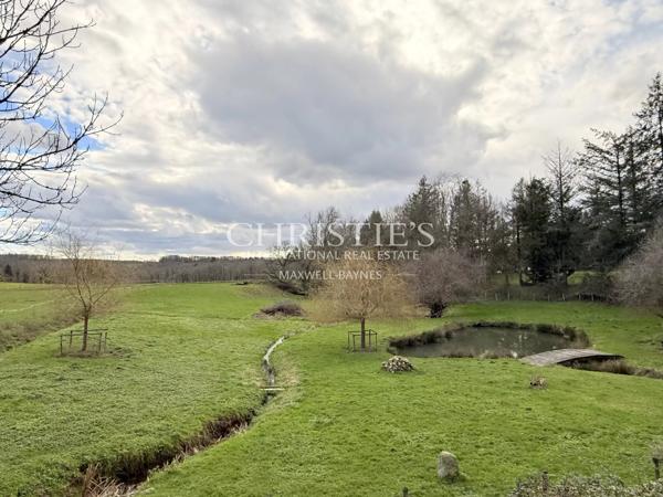 Une demeure du XVIIIᵉ siècle où la pierre et l’eau se répondent.