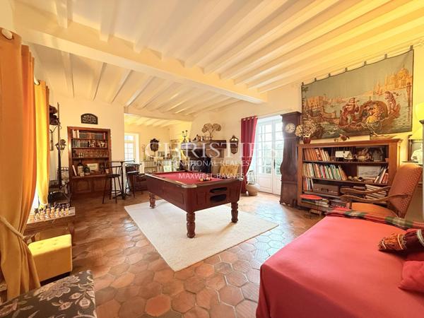 Une demeure du XVIIIᵉ siècle où la pierre et l’eau se répondent.