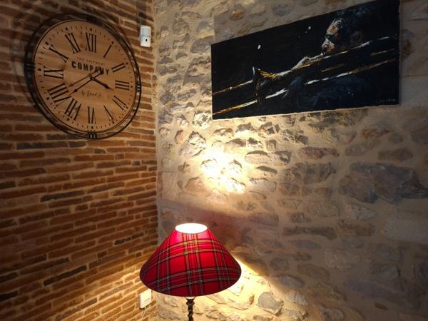 Maison en pierre au coeur d'un village LE BUGUE (24)