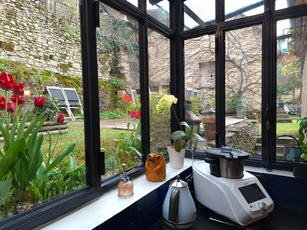 Maison en pierre au coeur d'un village LE BUGUE (24)