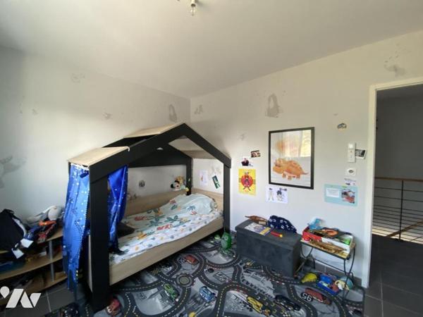  Dans un village avec commodités - UZES 5 km  Villa contemporaine Norme  BBC avec Piscine  