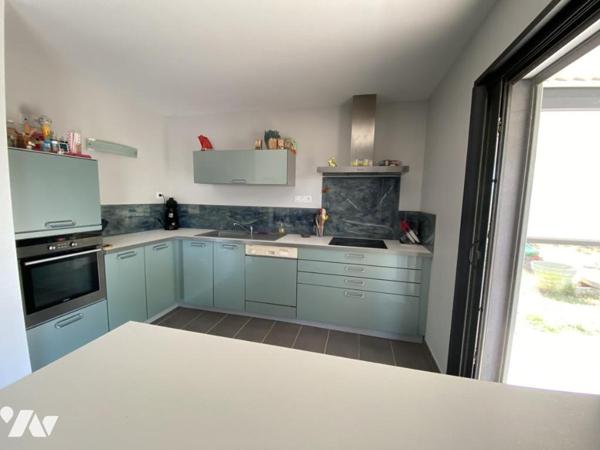  Dans un village avec commodités - UZES 5 km  Villa contemporaine Norme  BBC avec Piscine  