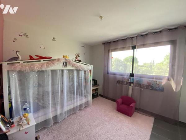  Dans un village avec commodités - UZES 5 km  Villa contemporaine Norme  BBC avec Piscine  