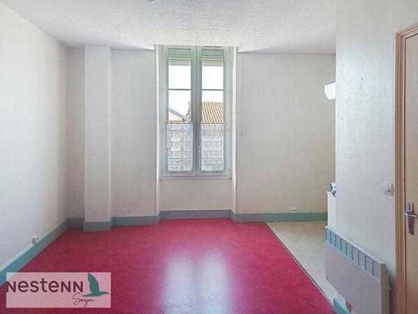A vendre studio de 22 m², très bien situé en hyper centre ville Saujon à quelques minutes des thermes.