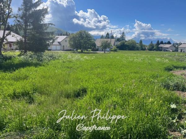 Rare – Terrain viabilisé avec permis de construire à Ancelle !