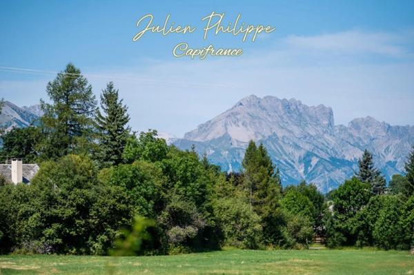 Rare – Terrain viabilisé avec permis de construire à Ancelle !