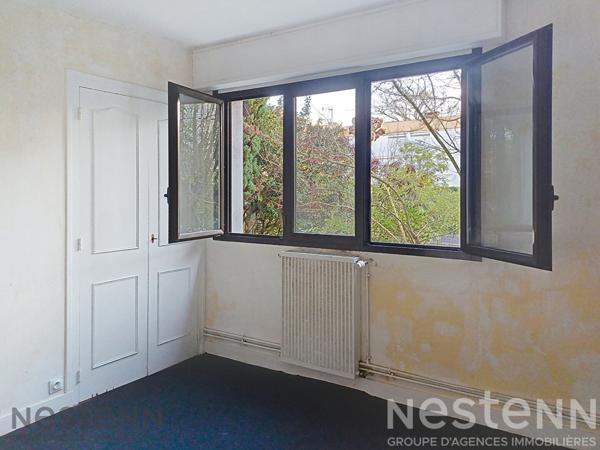 À vendre appartement spacieux de 4 pièces à Royan, près de la mer.