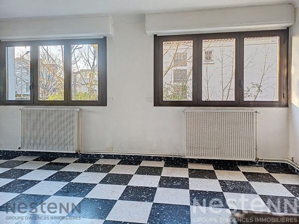 À vendre appartement spacieux de 4 pièces à Royan, près de la mer.