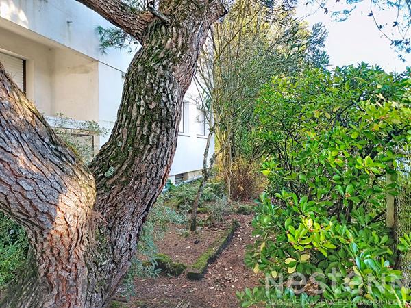 À vendre appartement spacieux de 4 pièces à Royan, près de la mer.