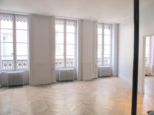 Lyon (69001) T3 + cave - Standing- Hotel de ville- Disponible !