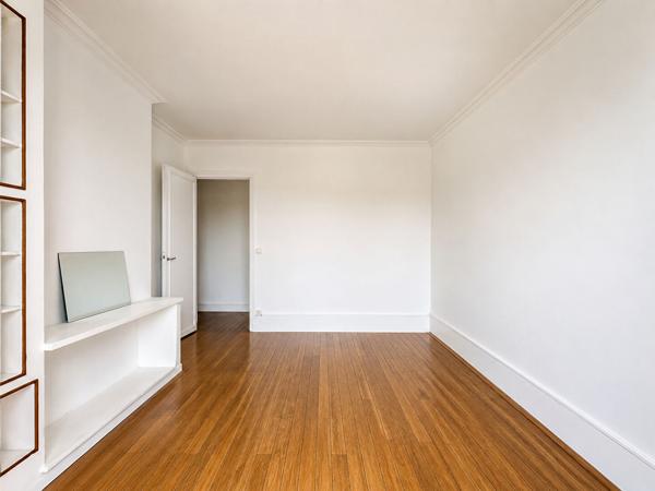 Studio avec balcon - rue du Poteau