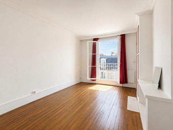Studio avec balcon - rue du Poteau