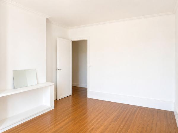 Studio avec balcon - rue du Poteau