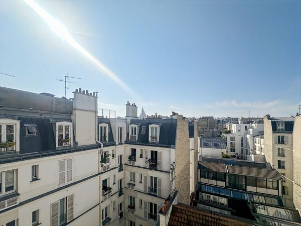 Studio avec balcon - rue du Poteau