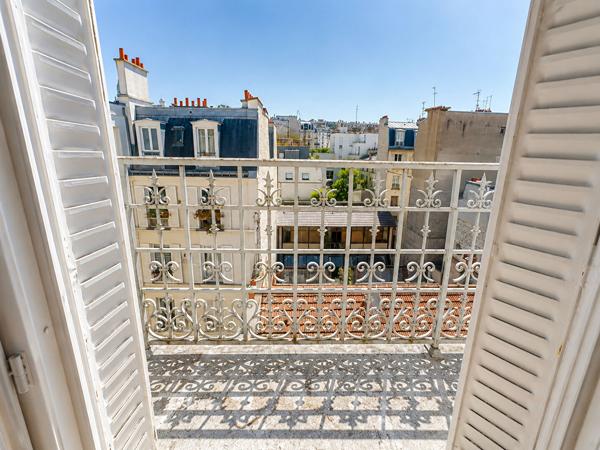 Studio avec balcon - rue du Poteau