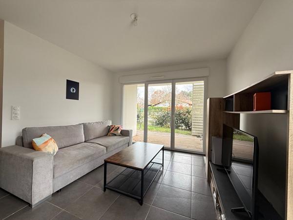 SAINT JEAN D'ILLAC CENTRE - Joli T2 en état neuf avec terrasse et parking