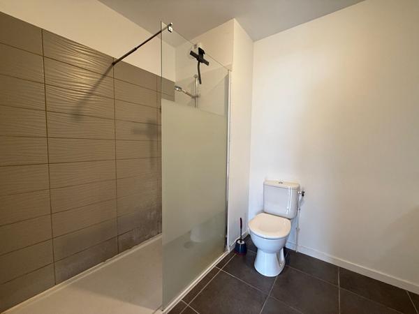 SAINT JEAN D'ILLAC CENTRE - Joli T2 en état neuf avec terrasse et parking