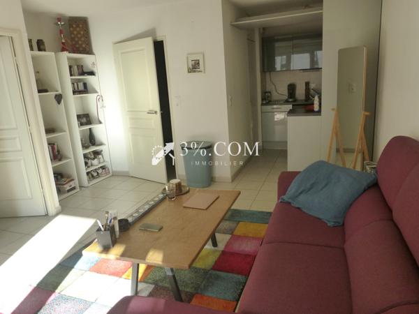 Appartement P2 de 48 m2 avec loggia et garage. Nîmes (30000)