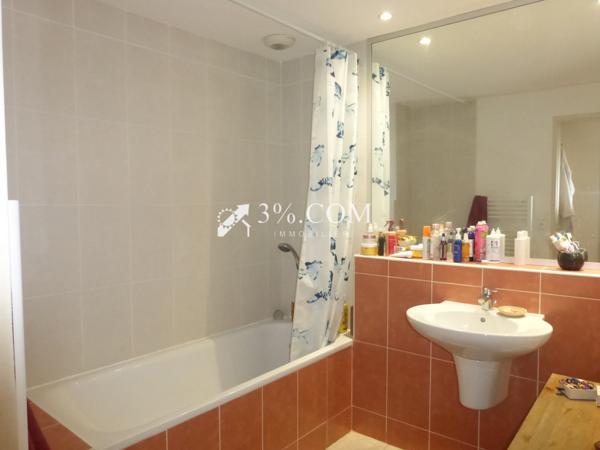 Appartement P2 de 48 m2 avec loggia et garage. Nîmes (30000)