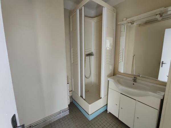 3 pièces - dernier étage avec balcon et garage