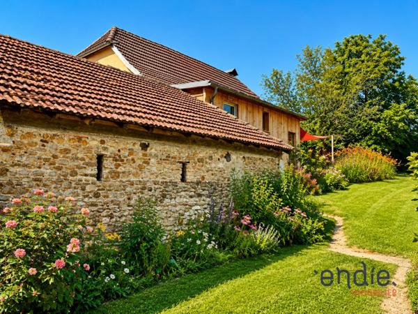 Propriété avec dépendances sur 7,5 hectares au charme authentique