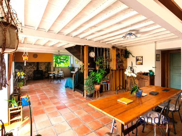 Propriété avec dépendances sur 7,5 hectares au charme authentique