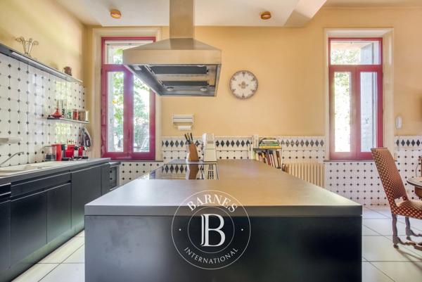 Pézenas, Maison 10 Chambres -  1 300 m² à vendre