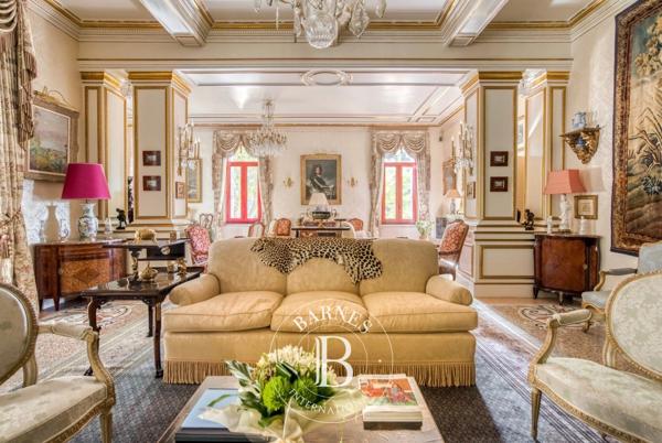Pézenas, Maison 10 Chambres -  1 300 m² à vendre