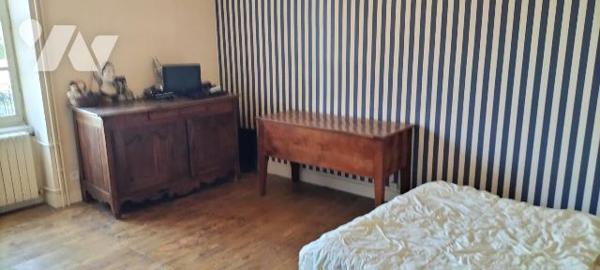 MAISON DE  CARACTERE  14 PIECES HYPER CENTRE