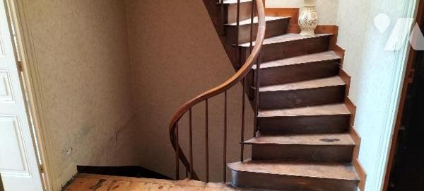 MAISON DE  CARACTERE  14 PIECES HYPER CENTRE