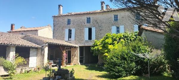 MAISON DE  CARACTERE  14 PIECES HYPER CENTRE