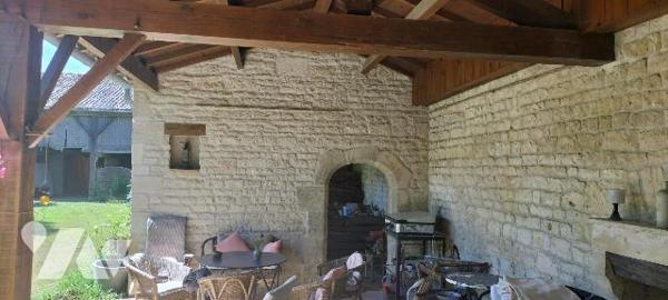 MAISON DE  CARACTERE  14 PIECES HYPER CENTRE