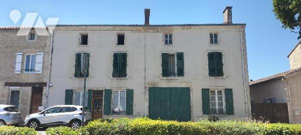 MAISON DE  CARACTERE  14 PIECES HYPER CENTRE