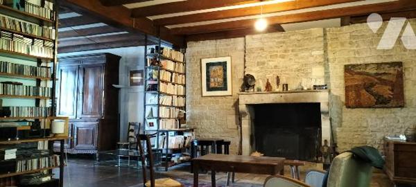 MAISON DE  CARACTERE  14 PIECES HYPER CENTRE